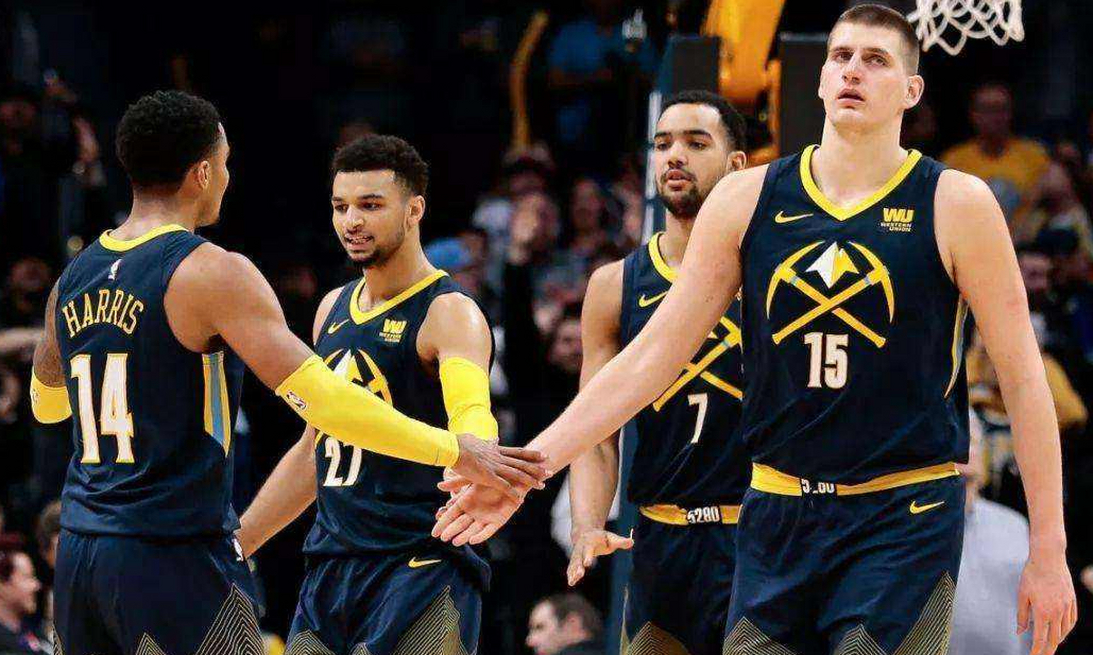 灰熊鏖战公牛，约基奇惊艳四座