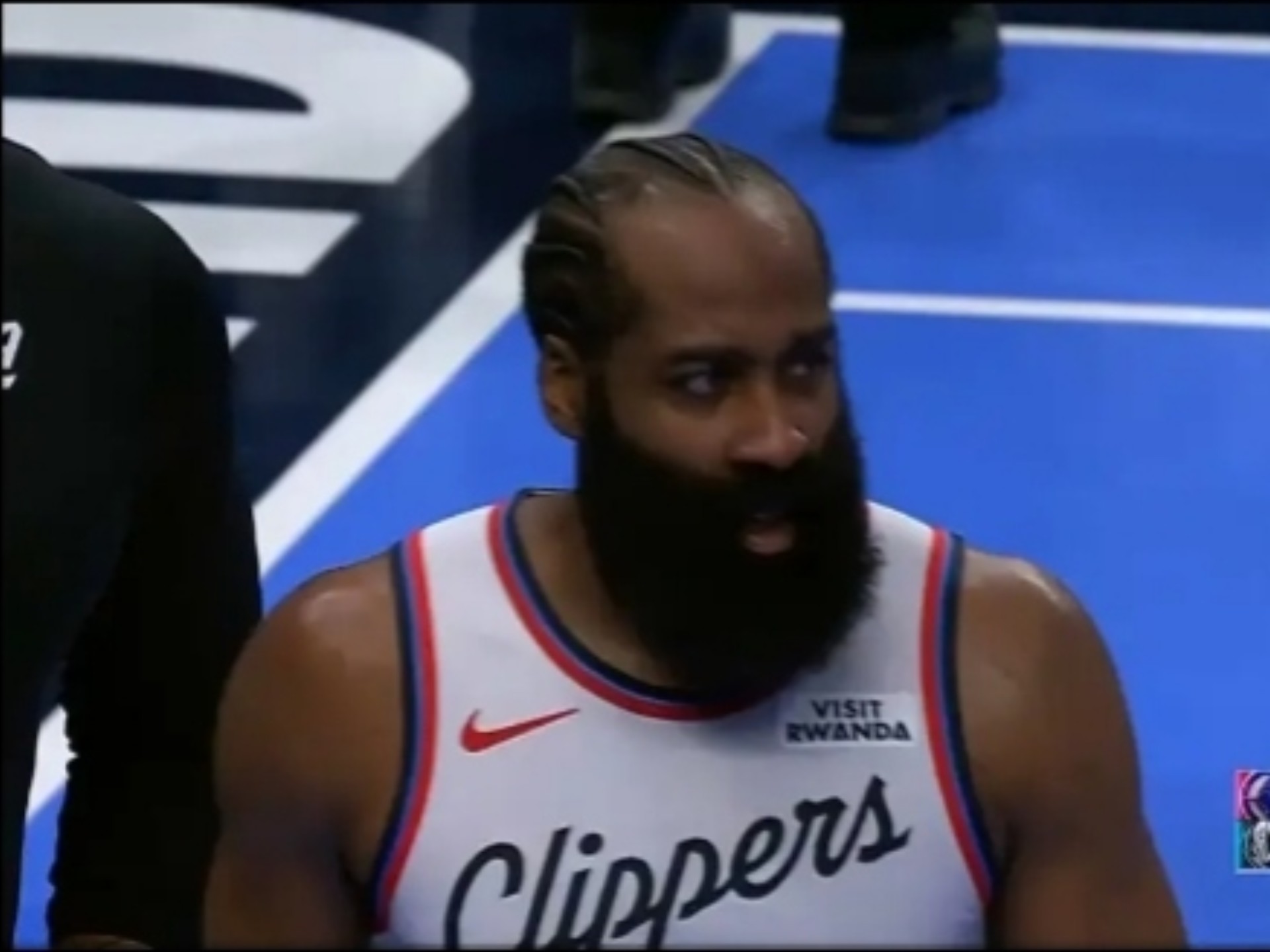 猛龙鏖战天津队，哈登惊艳四座