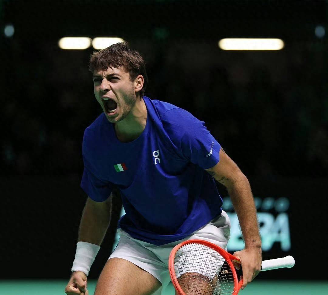 法网逆转拉沃尔杯，辛纳扛起全队