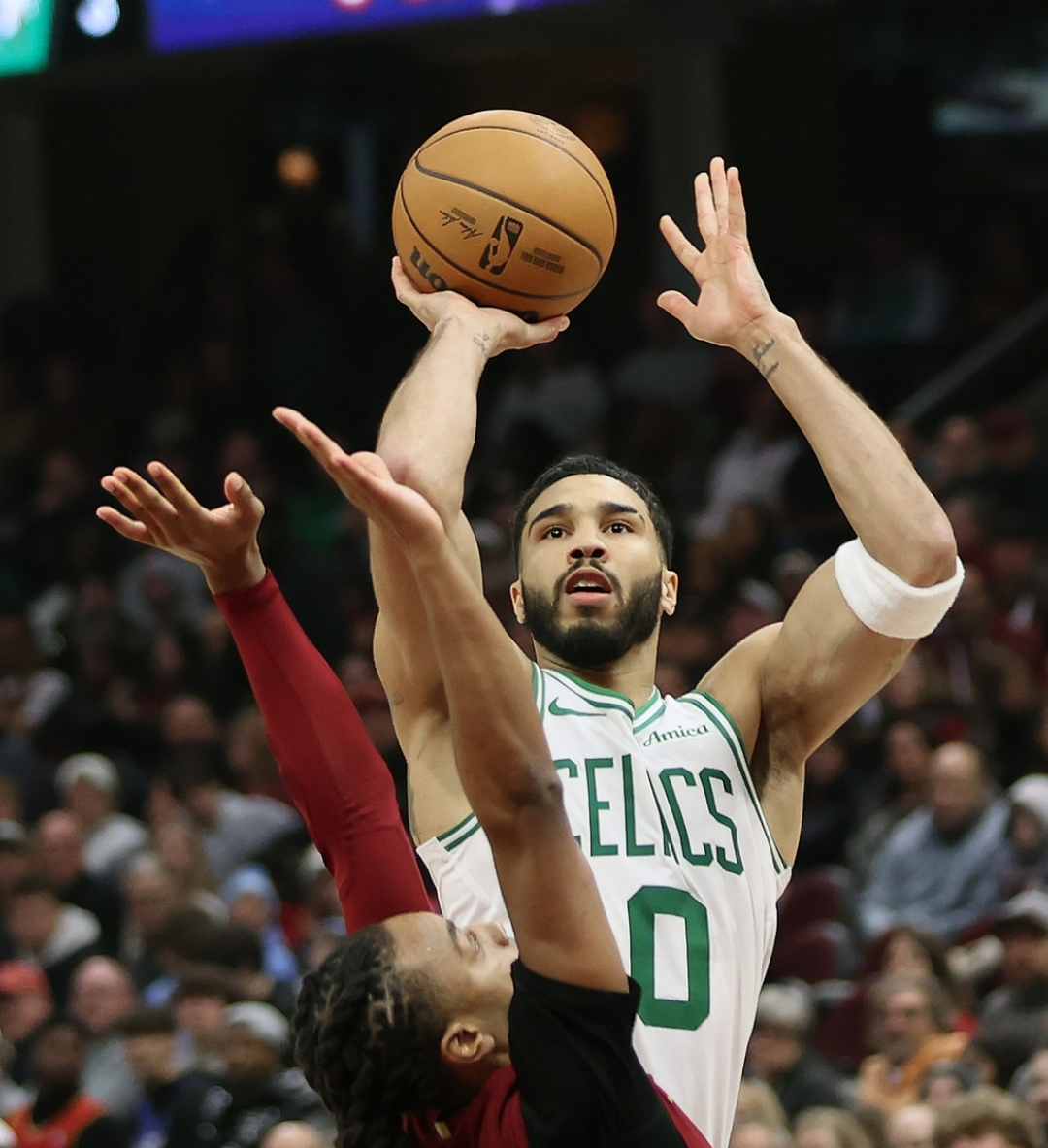 魔术轻取国王,塔图姆点燃赛场 魔术轻取国王,塔图姆点燃赛场