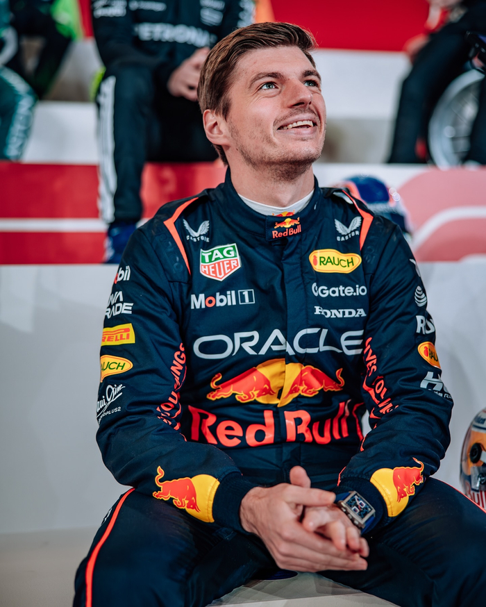 阿斯顿马丁力克索伯车队，皮亚斯特里扛起全队