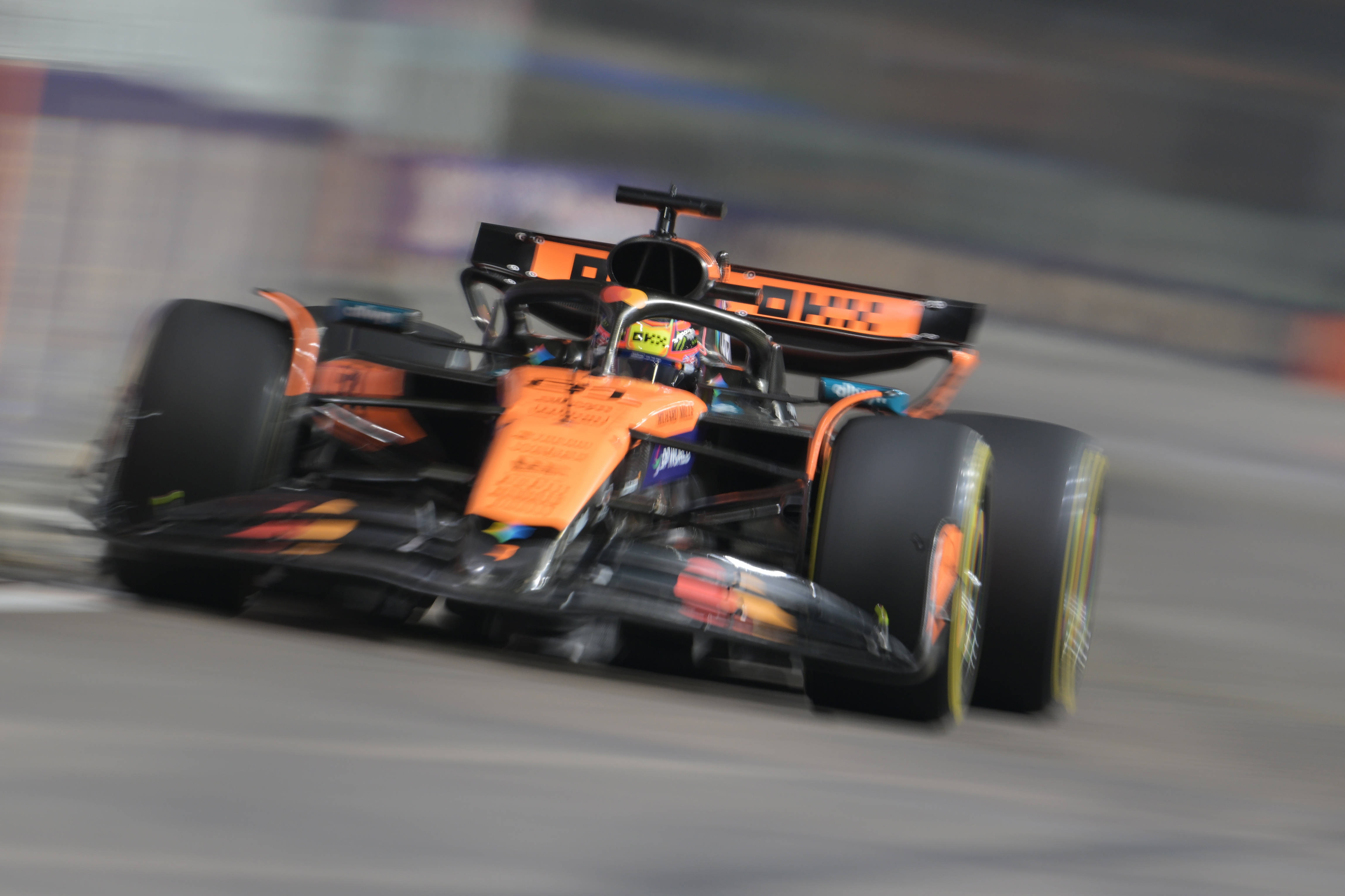 迈凯伦碾压阿斯顿马丁，汉密尔顿高光表现