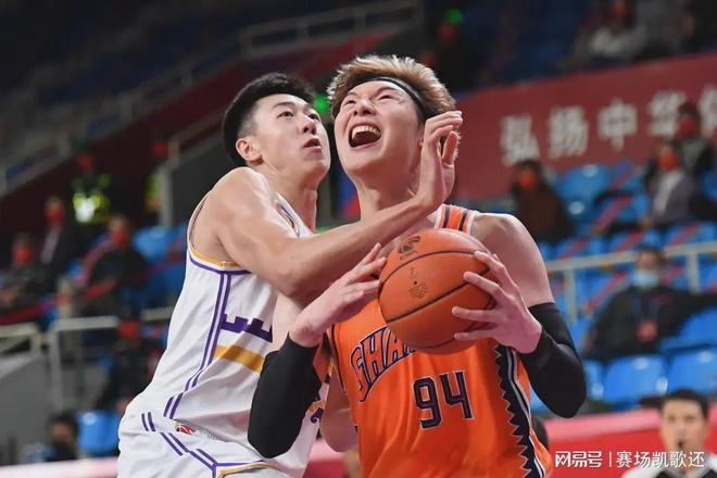 天津队翻盘热火，王哲林惊艳四座