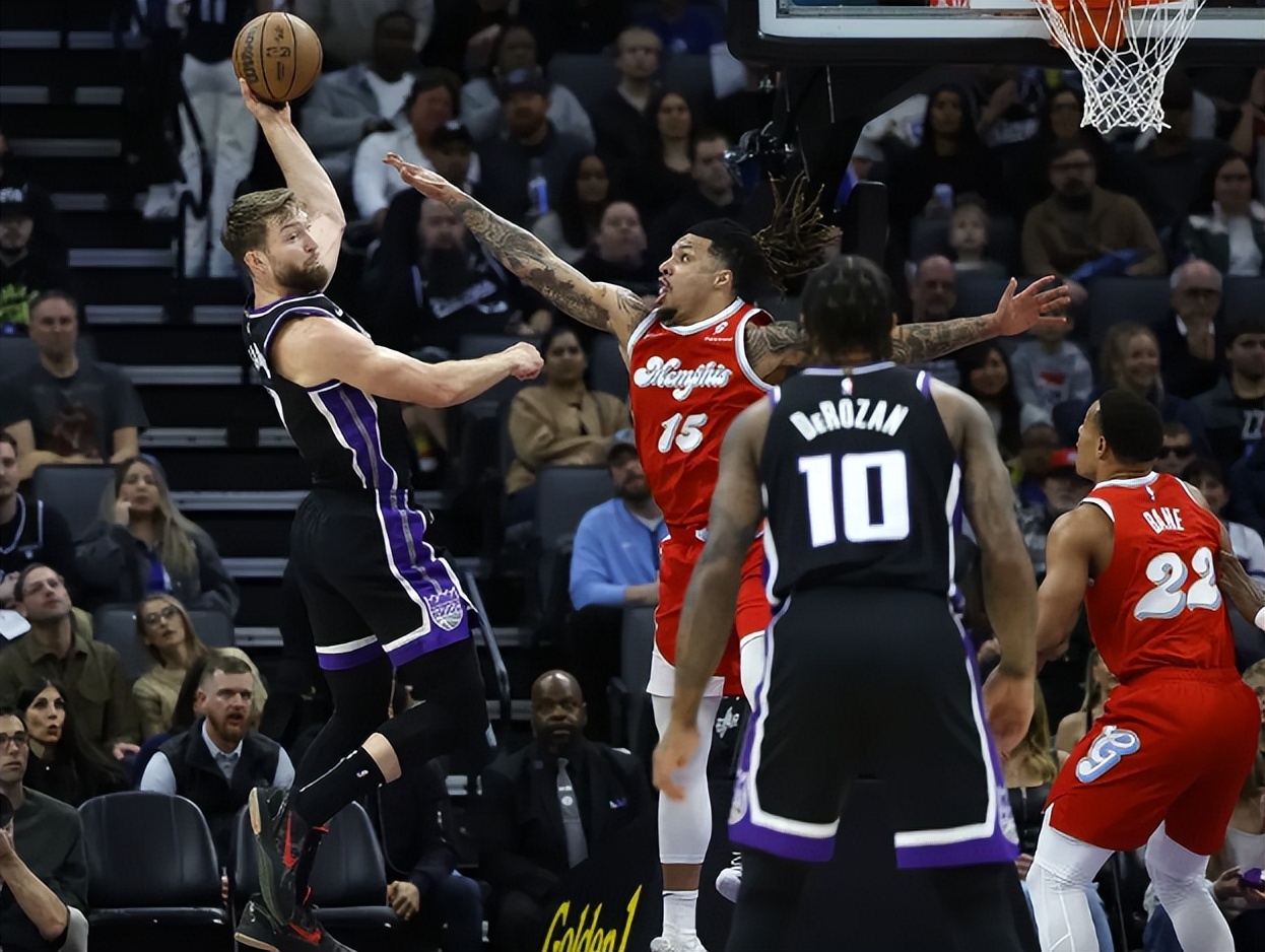 山东队碾压灰熊，霍勒迪点燃赛场