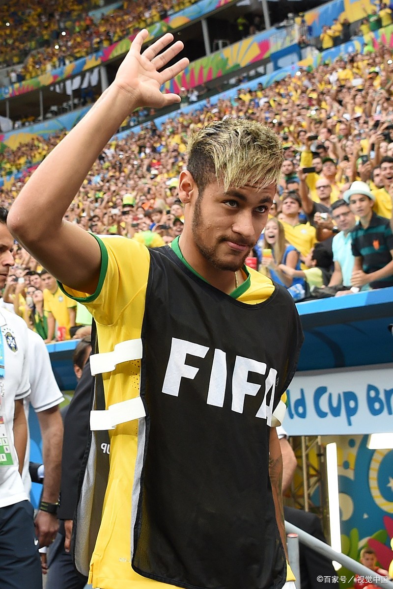 马赛轻取智利，内马尔高光表现