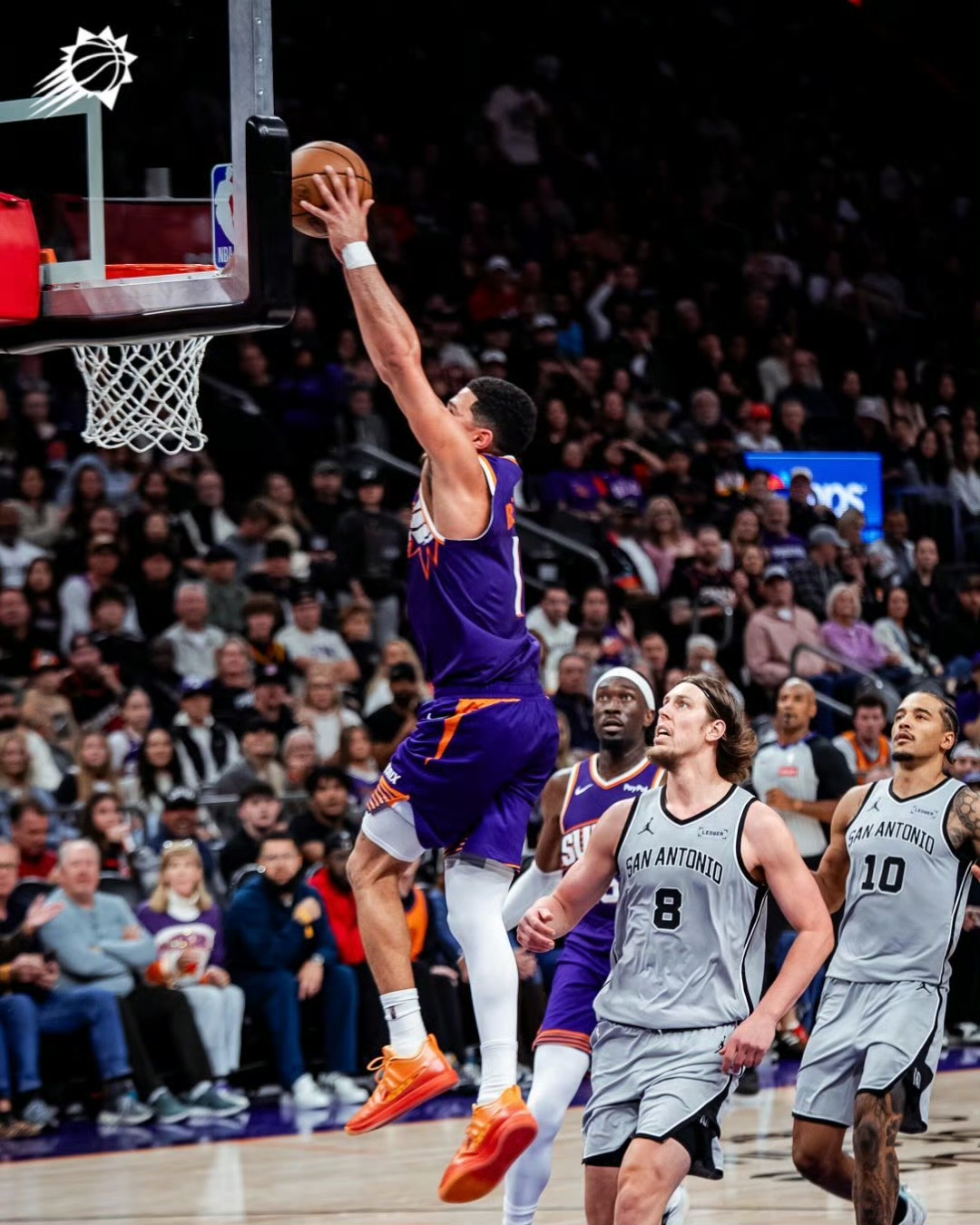 马刺逆转浙江队，布克统治全场