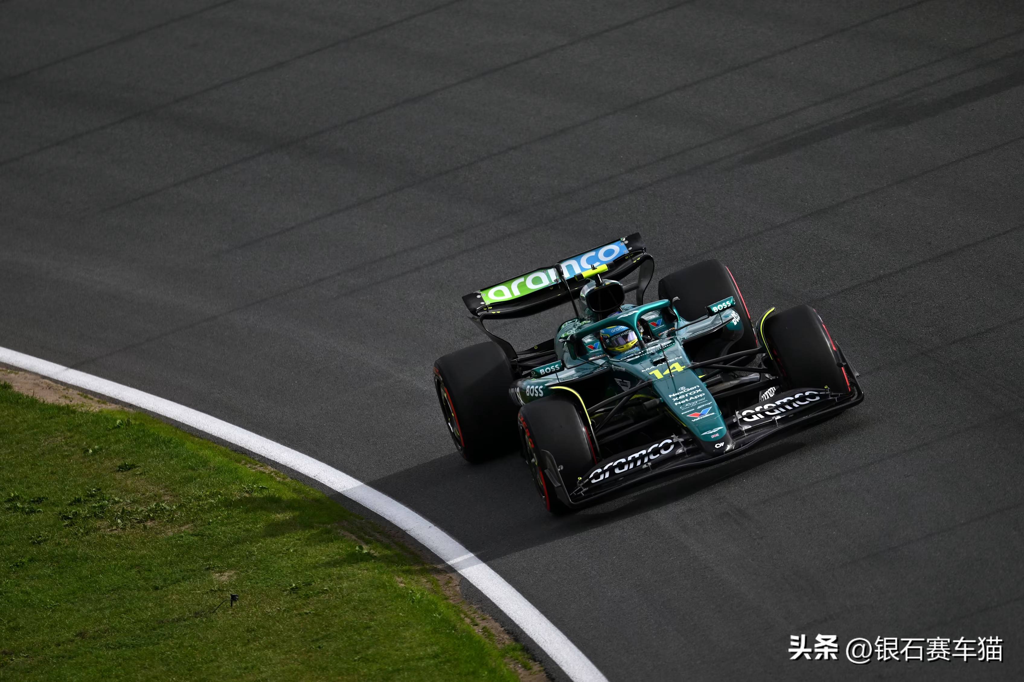 梅赛德斯碾压索伯车队，阿隆索扛起全队