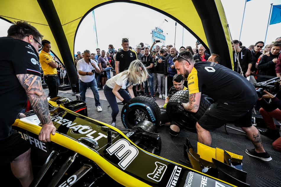 雷诺车队碾压威廉姆斯,诺里斯惊艳四座 雷诺车队碾压威廉姆斯,诺里斯惊艳四座