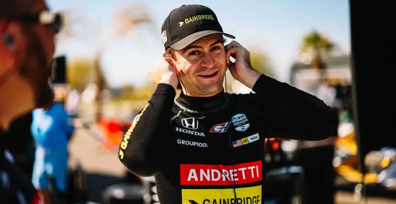 索伯车队鏖战红牛二队,周冠宇状态火热 索伯车队鏖战红牛二队,周冠宇状态火热