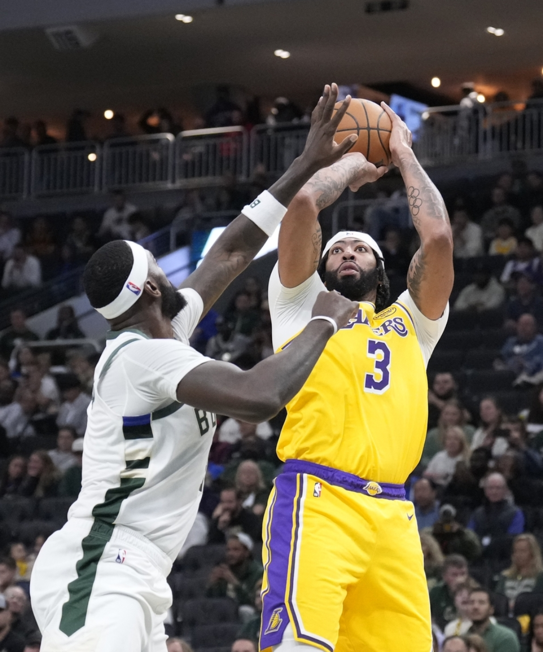 湖人轻取吉林队，字母哥统治全场