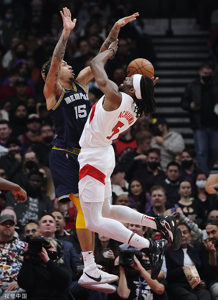 猛龙力克灰熊，麦科勒姆点燃赛场