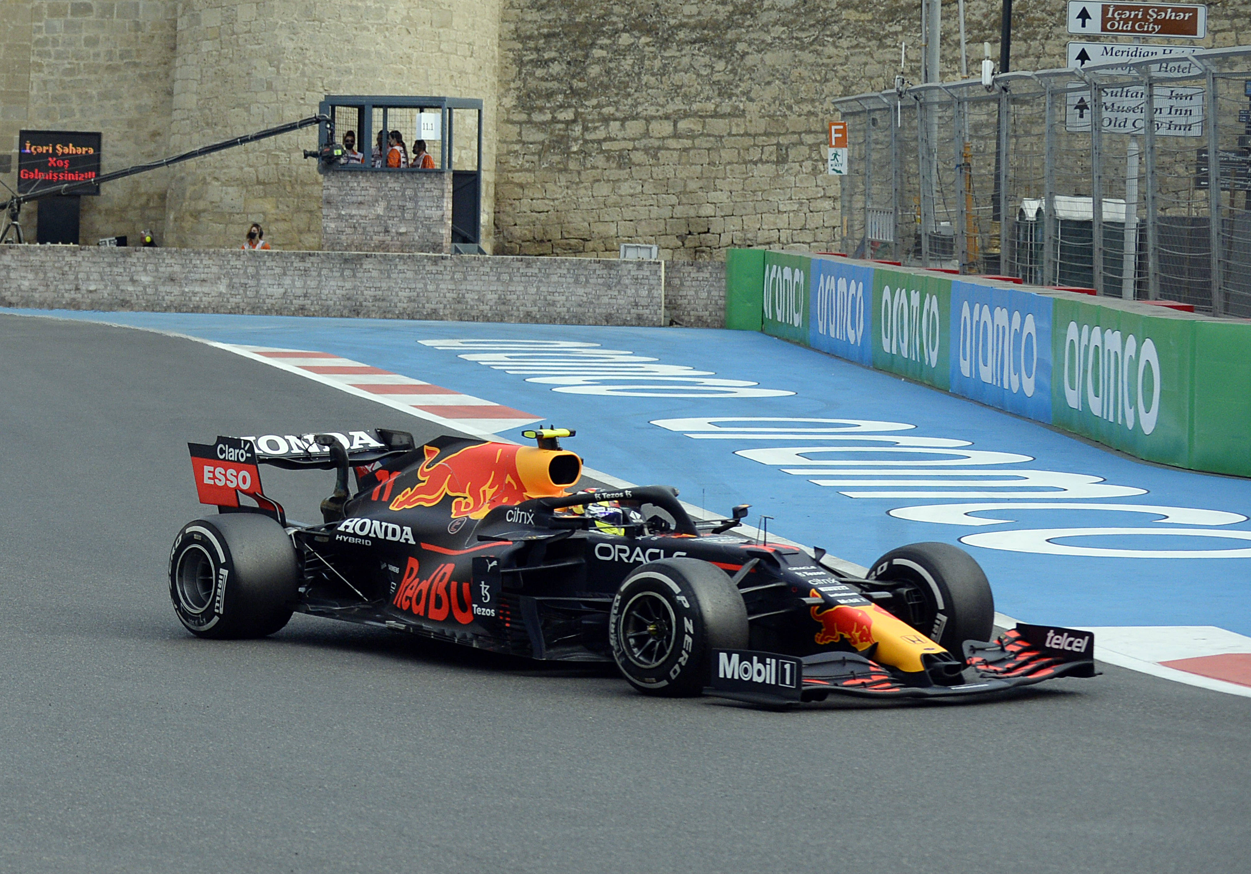 阿斯顿马丁横扫迈凯伦，佩雷兹刷新纪录