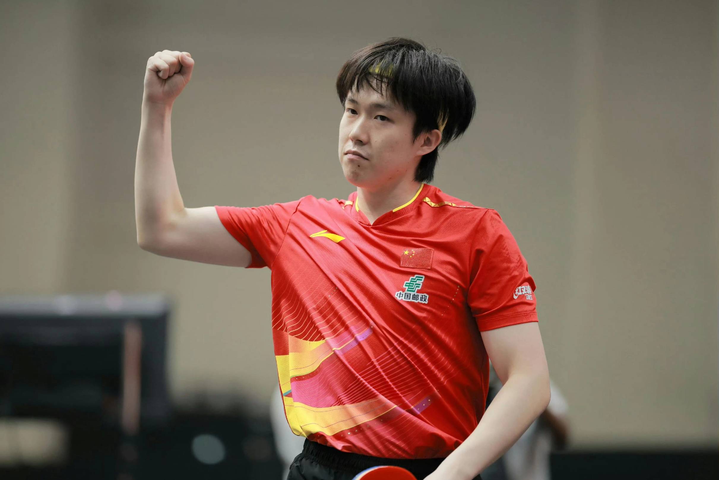 英国乒乓球队完胜奥地利乒乓球队，王皓绝境逆转