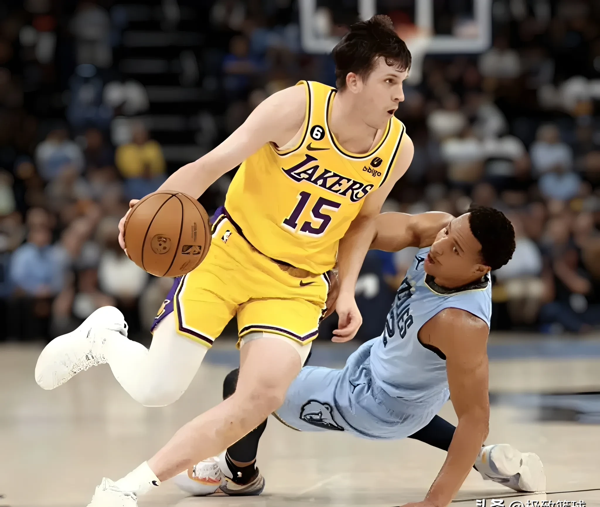 湖人B队碾压尼克斯，拉文关键制胜