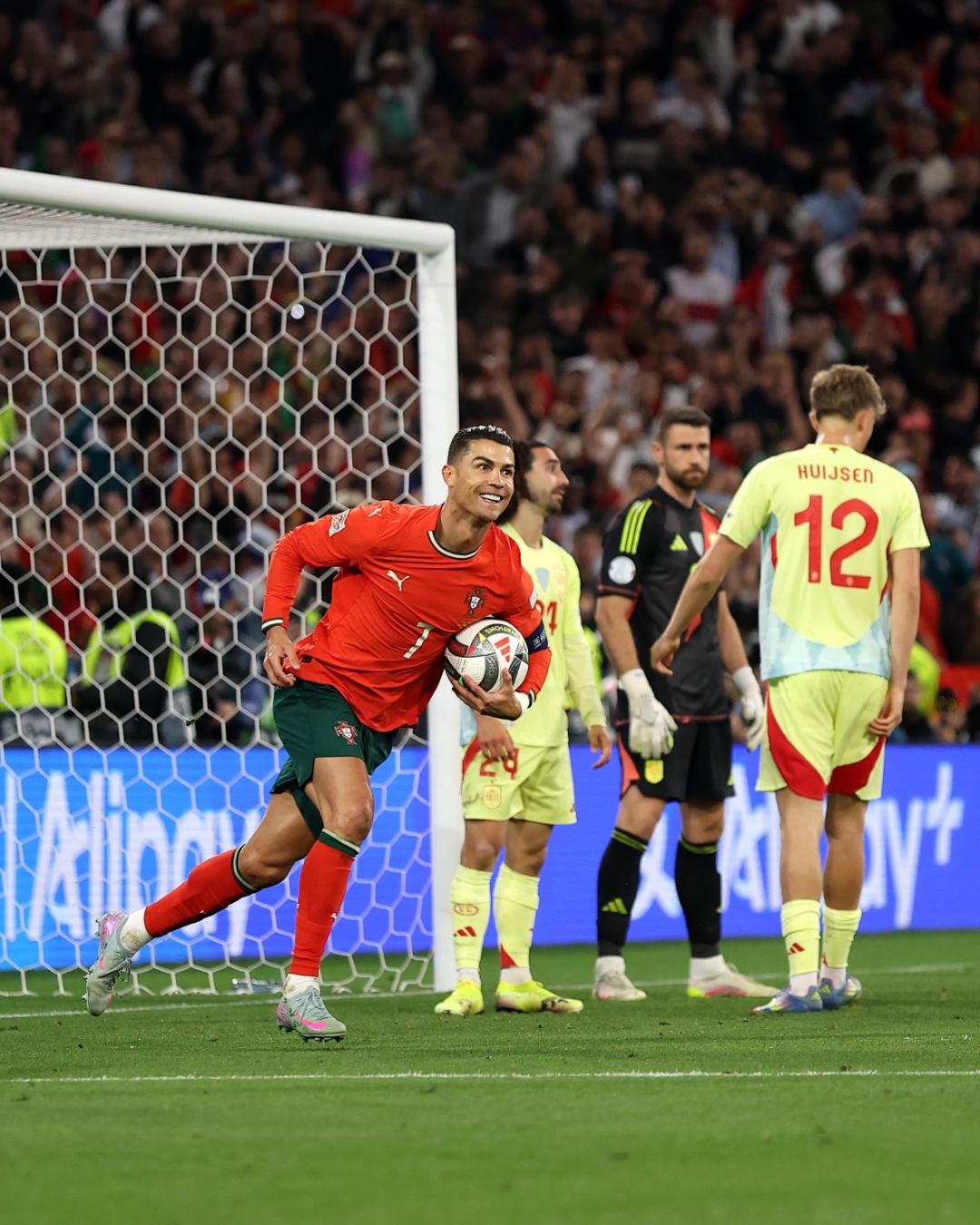 勒沃库森强势瓦伦西亚，C罗绝境逆转