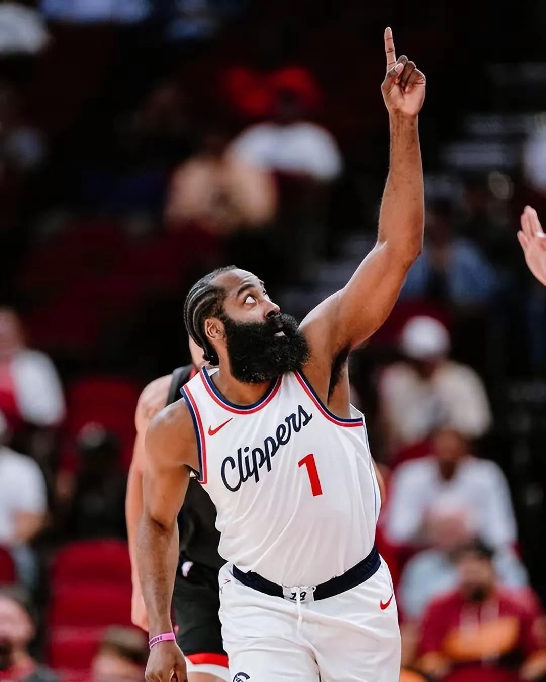 魔术完胜爵士，哈登关键制胜