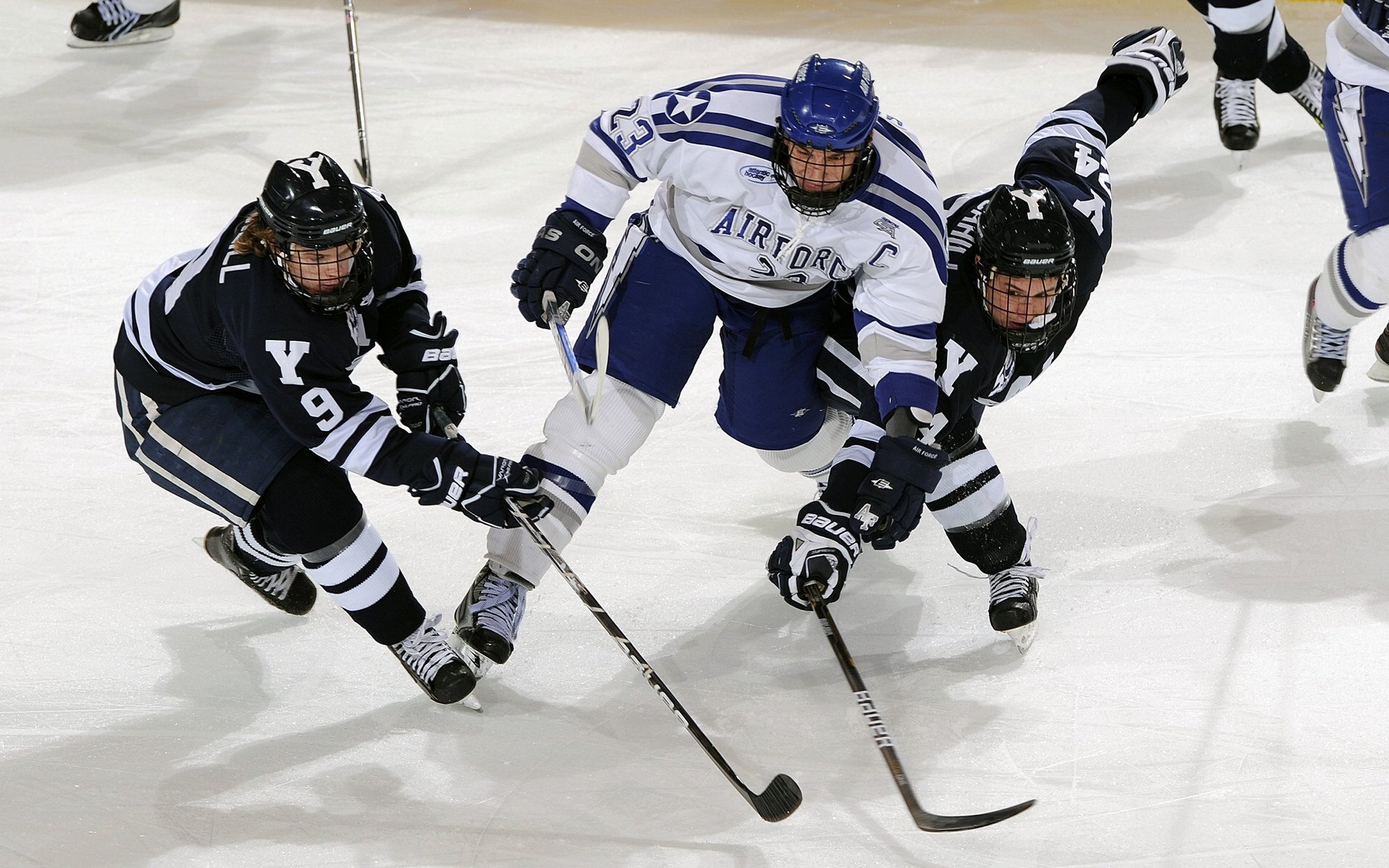 黄喜灿爆发，乌克兰斩落AC米兰—亚洲之光与东欧铁骑的双重奏